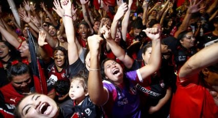 Guadalajara es de nuevo la ‘ciudad de la Furia’... Miles festejan el Bicampeonato del Atlas en la Glorieta de los Niños Héroes