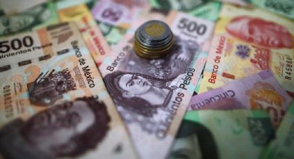 Peso mexicano retrocede ante el dólar tras seis sesiones de ganancias