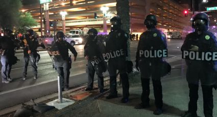 Tiroteo en centro comercial en Phoenix deja a una adolescente de 14 años muerta y ocho heridos