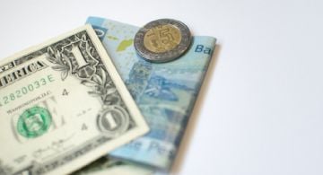 Peso perfila semana de pérdidas ante un repunte del dólar y la bolsa rompe su racha alcista