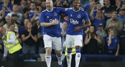 Everton rinde homenaje a un fan que ayuda a refugiados ucranianos por la guerra... El hombre de 44 años entra a un partido y tira un penalti