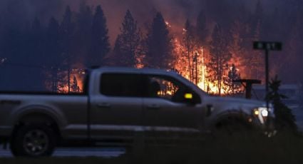 Bomberos de California logran avances contra el incendio forestal más grande registrado en el año