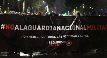 "¡Obrador, ya pareces Calderón!": activistas protestan frente al Senado contra la propuesta de integrar la Guardia Nacional a la Sedena