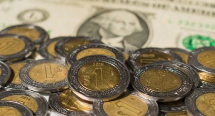 El peso se aprecia en la apertura y cotiza en 19.15 unidades por dólar; la bolsa avanza al inicio de la jornada