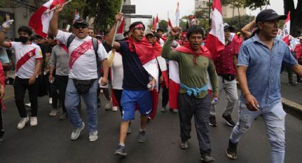 Miles de peruanos se reúnen en Lima para una manifestación masiva contra el gobierno de Boluarte