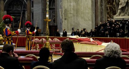 Abre la capilla ardiente de Benedicto XVI para que miles de fieles despidan al papa emérito en el Vaticano