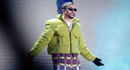 Captan a Bad Bunny arrojando el celular de una fanática: "Que me pongan un teléfono en la cara lo consideraré una falta de respeto"