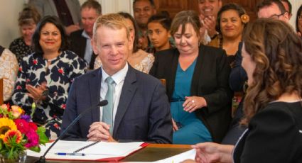 Chris Hipkins asume como primer ministro de Nueva Zelanda y promete un enfoque centrado en la economía