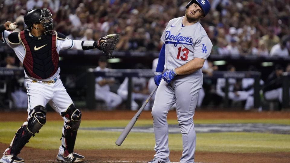 Max Muncy se lamenta tras ser ponchado (Foto: AP).