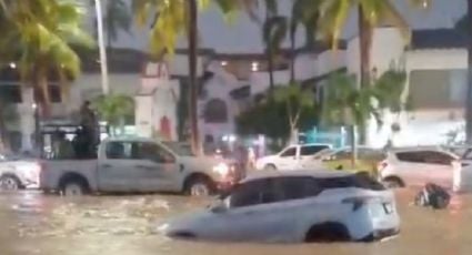 Fuerte lluvia en Puerto Vallarta ocasiona desbordamientos e inundaciones