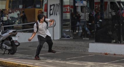 Estudiantes protestan en Morelia por segundo día consecutivo por operativo policiaco de 2012 en tres normales