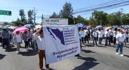 Bloquean la carretera Oaxaca-Puerto Ángel para exigir que se frene la extinción de fideicomisos del Poder Judicial