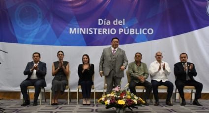 Fiscal de Morelos reaparece en evento público a casi un mes de su liberación del penal del Altiplano