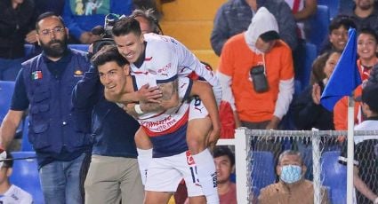 Chivas hace suya La Corregidora y vence con sufrimiento al Querétaro al abrir la Jornada 15