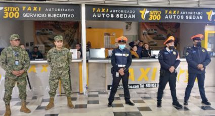 Autoridades del AICM cierran las cajas de un sitio privado de taxis; policías y marinos resguardan los accesos de la T1