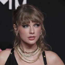 Taylor Swift y Olivia Rodrigo lideran las nominaciones de los Grammy; Peso Pluma, Karol G y Rauw Alejandro, entre los latinos favoritos