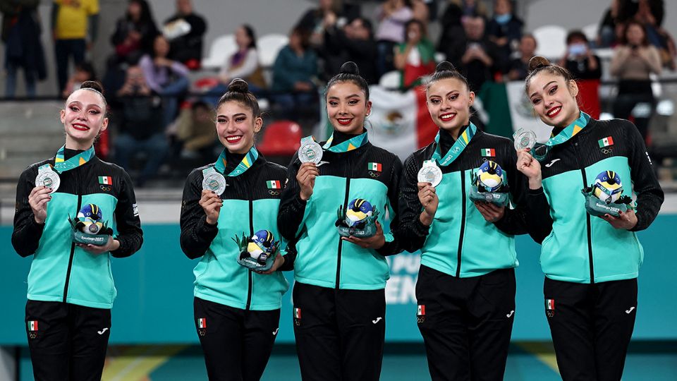 Las mexicanas, orgullosas con su medalla de plata. (Foto: Reuters).