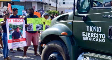 Habitantes de Acapulco protestan para exigir su inclusión en el censo de los damnificados por "Otis"