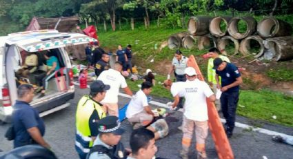 Accidente carretero en Chiapas deja 18 migrantes chinos lesionados; cuatro se reportan como graves