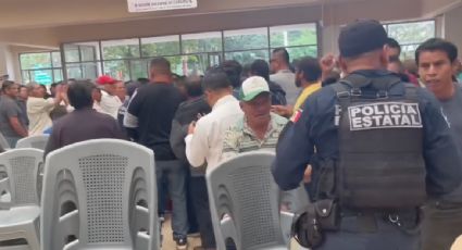 Más de 200 personas agreden a palos y retienen al alcalde morenista del municipio oaxaqueño de Jacatepec durante su segundo informe