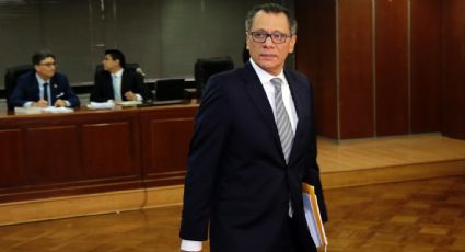 Fiscalía de Ecuador afirma que el exvicepresidente Jorge Glas logró la libertad condicional por soborno de narcotraficante a funcionarios judiciales