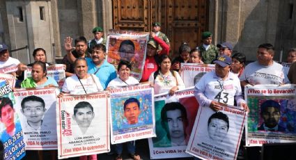 López Obrador ofreció a padres de los 43 ser enlace con Sheinbaum y hacer una reunión conjunta: "No se dará carpetazo al caso"