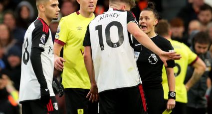 ¡Histórica! Rebecca Welch se convierte en la primera mujer que dirige un partido de la Premier League