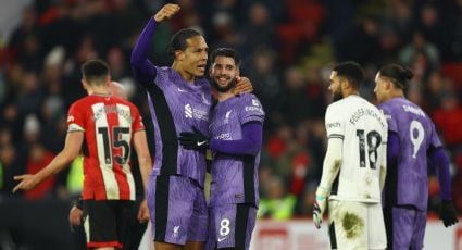 ¡Arde la Premier League! El Liverpool gana y sigue a dos puntos del líder Arsenal