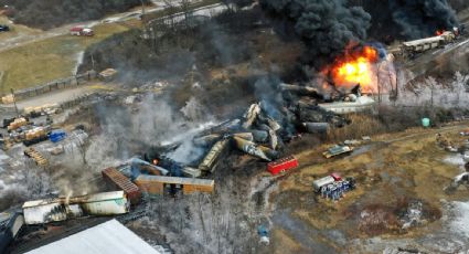 Trump visita la zona donde se descarriló el tren en Ohio