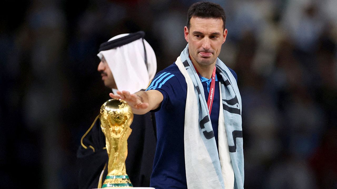 Lionel Scaloni, Técnico Campeón Del Mundo Con Argentina, Renueva ...