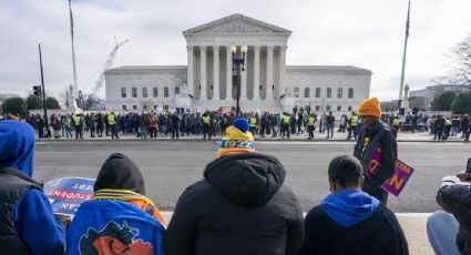 Estudiantes de EU piden a la Corte Suprema aprobar el plan para condonar préstamos universitarios