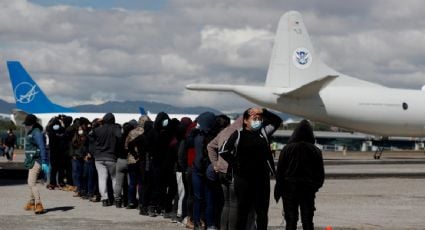 Biden negocia con AMLO llevar a cabo deportaciones masivas a México cuando expire el Título 42: WP