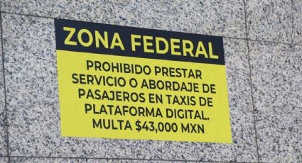 Juez ordenó suspender los anuncios en el AICM que prohíben el uso de taxis mediante apps