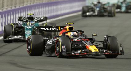 Checo Pérez hace una carrera impecable y gana el Gran Premio de Arabia Saudita