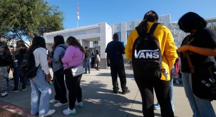 Huelga de trabajadores para exigir mejores condiciones laborales paraliza las escuelas de Los Ángeles