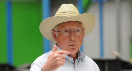 Ken Salazar da positivo a Covid-19 una semana después de reunirse con AMLO