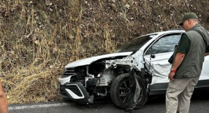 Un auto del equipo de campaña de Delfina Gómez fue impactado por un tráiler en Tejupilco