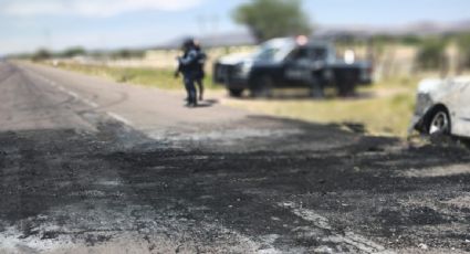 Bloquean en Zacatecas carretera federal con vehículos incendiados