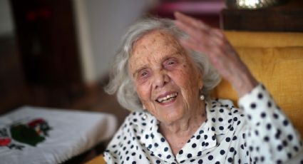 "Yo soy periodista y oigo, oigo y oigo": Elena Poniatowska celebra su 70 aniversario en el oficio