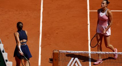 La ucraniana Marta Kostyuk le niega el saludo a la bielorrusa Aryna Sabalenka tras caer en Roland Garros y es abucheada por el público