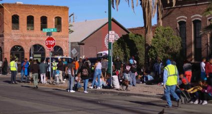 "Es una crisis humanitaria", denuncia un sacerdote ante el arribo de miles de migrantes que acampan en El Paso