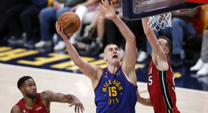 Jokic se luce con un triple-doble y los Nuggets ‘apagan’ a Miami Heat para ganar el primer juego de las Finales de la NBA