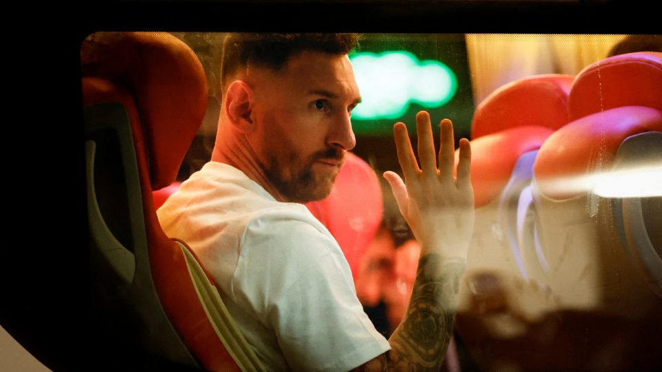 Messi saluda en su reciente visita a China con la selección de Argentina. (Foto: Reuters).