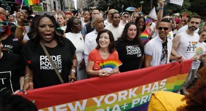 Gobernadora de Nueva York declara al estado como refugio seguro para los jóvenes trans