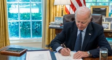 Biden promulga la ley que eleva el techo de deuda de EU y evita al gobierno caer en impago