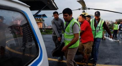 Trasladan a Katmandú los cuerpos de los cinco mexicanos que murieron al estrellarse un helicóptero en Nepal