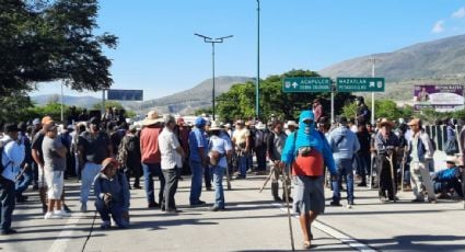 Gobierno de Guerrero acuerda mesa de diálogo con pobladores; servidores públicos llevan un día retenidos