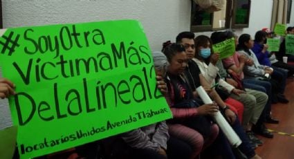 Comerciantes protestan durante la reapertura del tramo elevado de la Línea 12 del Metro de la CDMX