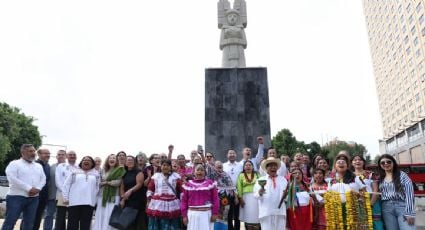 Develan escultura de “La joven de Amajac” en Reforma pese a rechazo de colectivas a su instalación