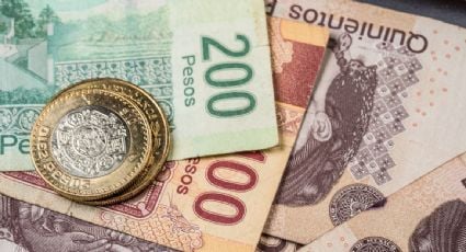 El peso rompe la barrera de las 17 unidades por dólar por primera vez en más de siete años